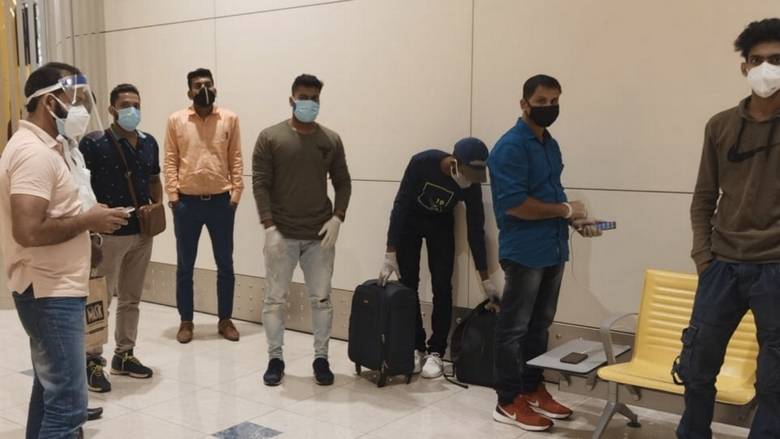 UAE: விசிட்டில் வருபவர்கள் தங்கும் இடம், ரிட்டர்ன் டிக்கெட் முன்பதிவு செய்திருக்க வேண்டும்..!! விதிகளுக்கு இணங்காத இந்தியர்கள் திருப்பி அனுப்பு..!!