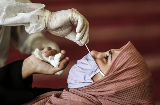 அமீரகத்தில் தடுப்பூசி போடாத குடியிருப்பாளர்களில் யாருக்கு Covid-19 PCR டெஸ்ட் கட்டாயம்..??