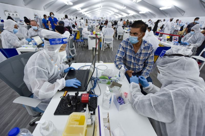 அமீரகத்தில் கடந்த ஒரு நாளில் மட்டும் 2,876 பேருக்கு கொரோனா பாதிப்பு
