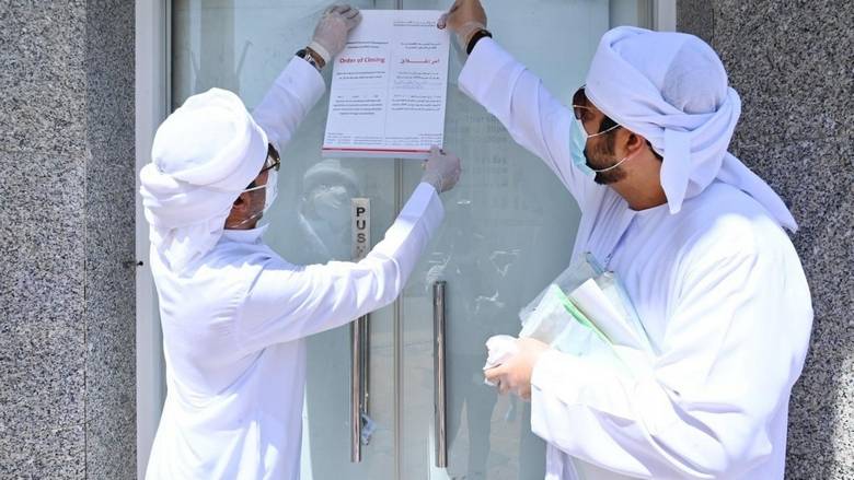 UAE: ஊழியர்களுக்கு கொரோனா தொற்று ஏற்பட்டதால் 300க்கும் மேற்பட்ட வணிக நிறுவனங்கள் மூடல்..!!
