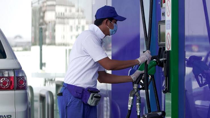 UAE: மே மாதத்திற்கான பெட்ரோல் மற்றும் டீசல் விலை அறிவிப்பு..!!
