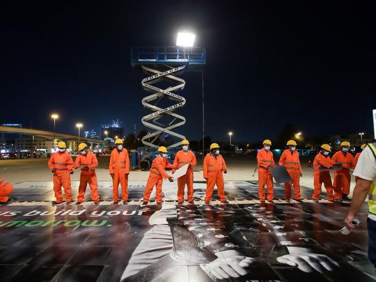 UAE: தொழிலாளர் தினத்தை முன்னிட்டு கட்டிடத் தொழிலாளர்களுக்கு மறக்க முடியாத பரிசளித்த எடிசலாட்..!!