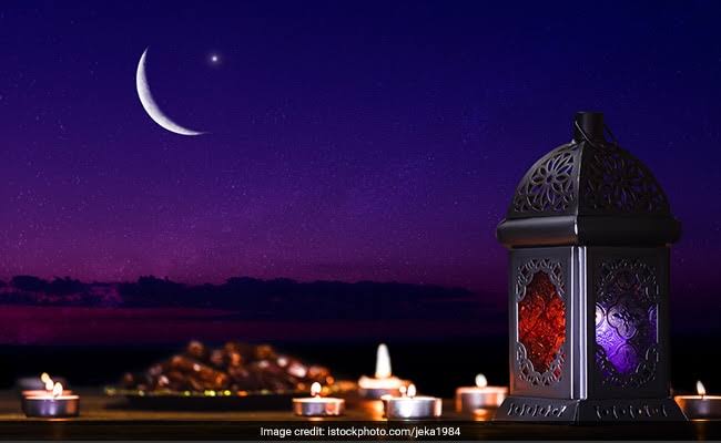 சவூதி அரேபியாவில் பிறை தென்படாததால் வியாழக்கிழமை ஈத் அல் பித்ர் என அறிவிப்பு..!!