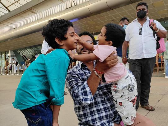 தமிழகம்: துபாயில் மரணித்த தாய்..!! தனியாய் தவித்த 10 மாத குழந்தை தந்தையுடன் இணைந்த உணர்வுப்பூர்வமான சம்பவம்..!!