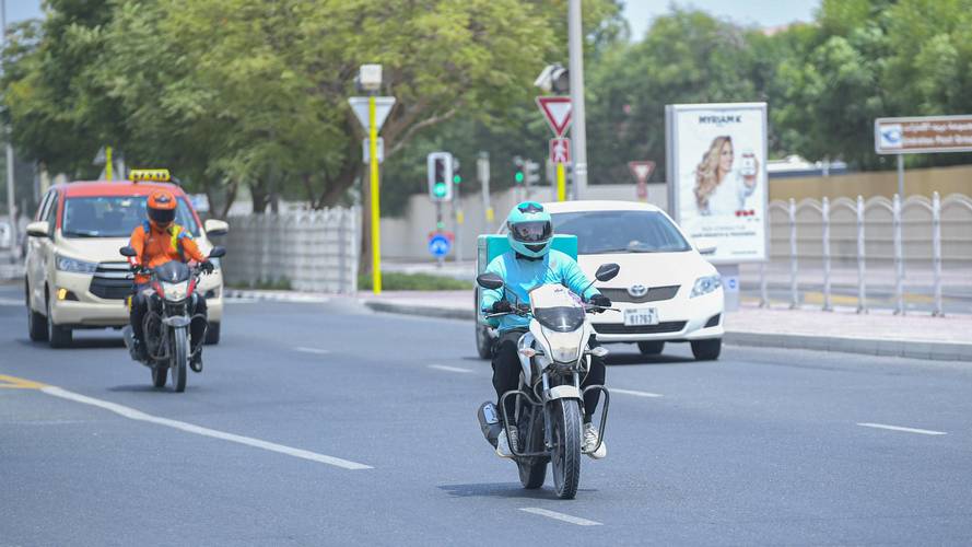 UAE: 4 ஆண்டுகள் கடந்த பைக்கினை பயன்படுத்தக் கூடாது.. 100கிமீ வேகத்தை தாண்டக்கூடாது.. டெலிவரி சேவைகளுக்கு விதிக்கப்பட்ட புதிய விதிமுறைகள்..!!