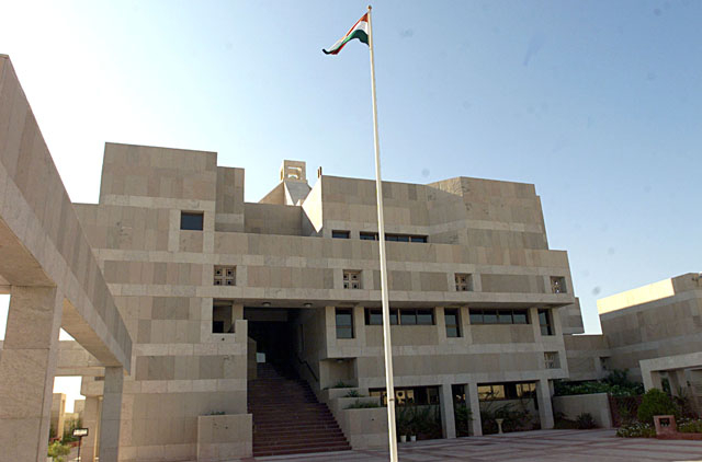 UAE: இந்தியாவிலிருந்து ‘போலீஸ் அனுமதி சான்றிதழ்’ பெற இனி அமீரக போலீஸ் அனுமதி தேவையில்லை..!! இந்திய தூதரகம் அறிவிப்பு..!!