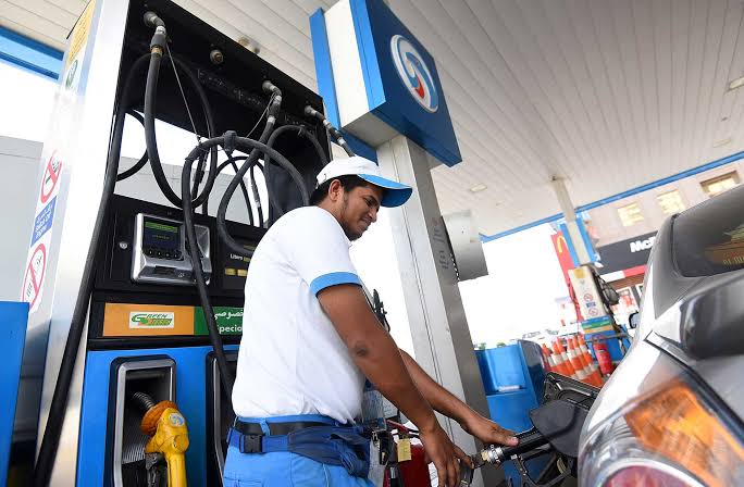UAE: செப்டம்பர் மாதத்திற்கான பெட்ரோல், டீசல் விலை வெளியீடு..!!