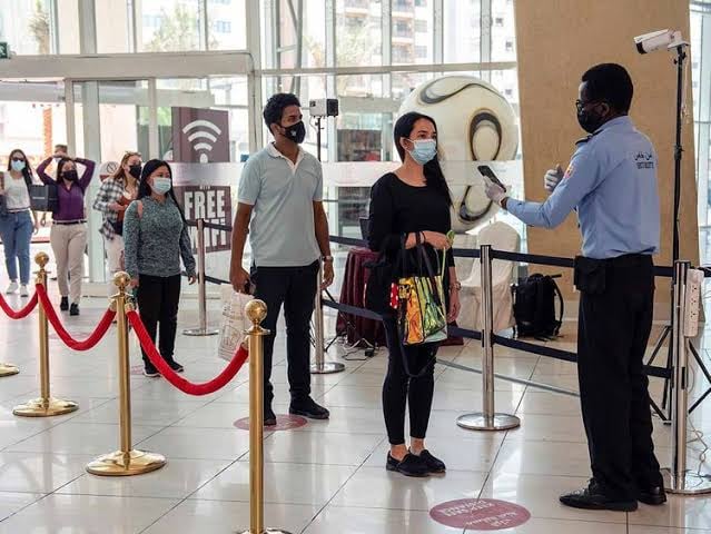 UAE: ஷாப்பிங் சென்டர், உணவகங்கள் போன்ற பொது இடங்களுக்குள் நுழைய தடுப்பூசி போட்டிருப்பது கட்டாயம்..!! கூடிய விரைவில் நடைமுறைக்கு வரும் புதிய விதிமுறை.. !!!