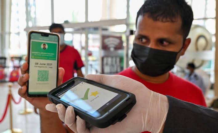 UAE: பொது இடங்களுக்குள் நுழைய தடுப்பூசி போட்டிருந்தால் மட்டும் போதாது..!! புதிய நெறிமுறைகளை வெளியிட்ட அபுதாபி..!!