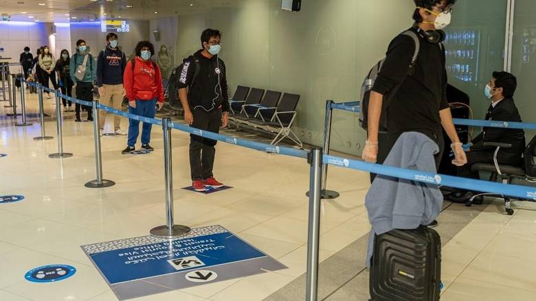 UAE: ஆகஸ்ட் 15 முதல் வெளிநாட்டினர் விசிட் விசாவில் வர அனுமதி..!! நிபந்தனைகளை வெளியிட்ட அபுதாபி மேலாண்மை குழு..!!