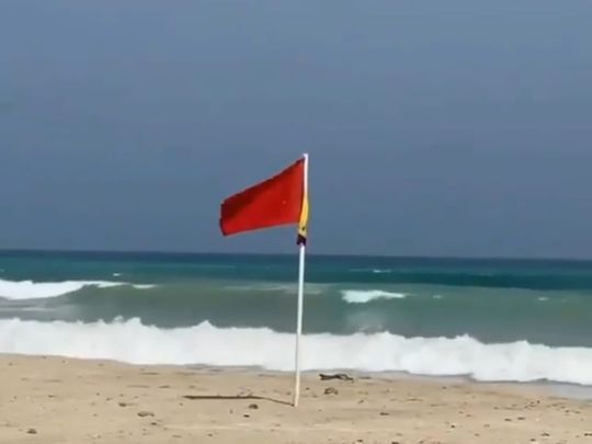 UAE: ஷஹீன் புயல் எதிரொலி.. அமீரகத்திலும் கடல் நீர் சீற்றம் மற்றும் உயரமான அலைகள் பதிவு.. கடற்கரை செல்ல வேண்டாம் என அறிவுறுத்தல்..!!