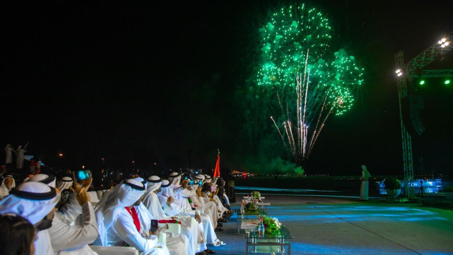 UAE 50: ஷார்ஜாவில் இன்று வெள்ளிக்கிழமை கண்கவர் வானவேடிக்கை மற்றும் கிளாசிக் கார், பைக் அணிவகுப்பு..!!
