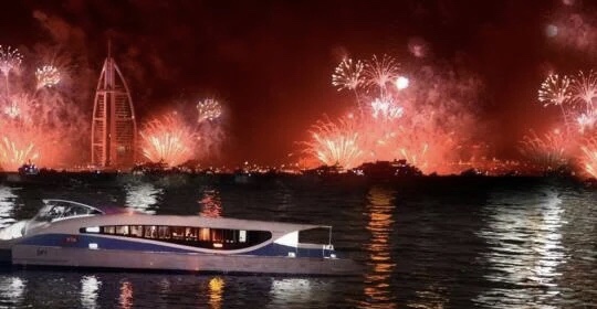 UAE: புத்தாண்டு வான வேடிக்கைகளை கடலுக்கு நடுவில் கண்டு களிக்க அரிய வாய்ப்பு…!!! எப்படி முன்பதிவு செய்வது..?? கட்டணம் எவ்வளவு..??