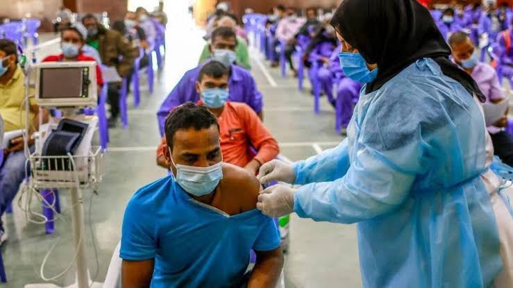 அமீரகத்தில் பல நாட்களுக்குப் பிறகு 2,000 க்கும் கீழ் குறைந்த கொரோனா பாதிப்பு…!!