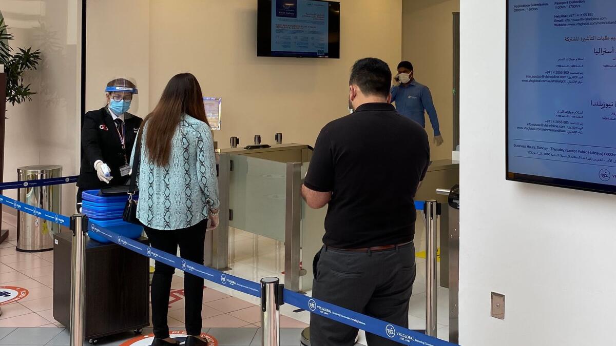 UAE: விசா விண்ணப்ப மையங்கள் செயல்படும் நேரங்களில் மாற்றம்… புதிய நேரங்கள் அறிவிப்பு..