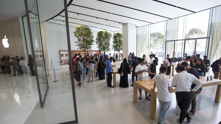 UAE: ஆப்பிள் ஸ்டோர்ஸ் தற்காலிகமாக மூடல்…!! கொரோனா தடுப்பு நடவடிக்கை என தகவல்…!!