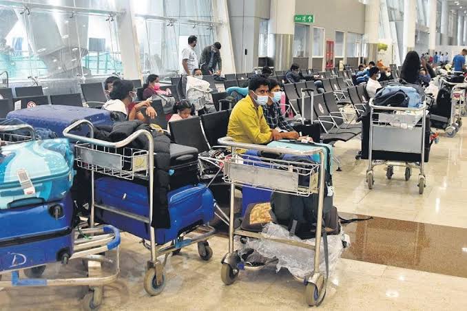 வெளிநாடுகளில் இருந்து இந்தியா பயணிப்பவர்களுக்கான திருத்தப்பட்ட வழிமுறைகள் இன்று முதல் அமல்…!!
