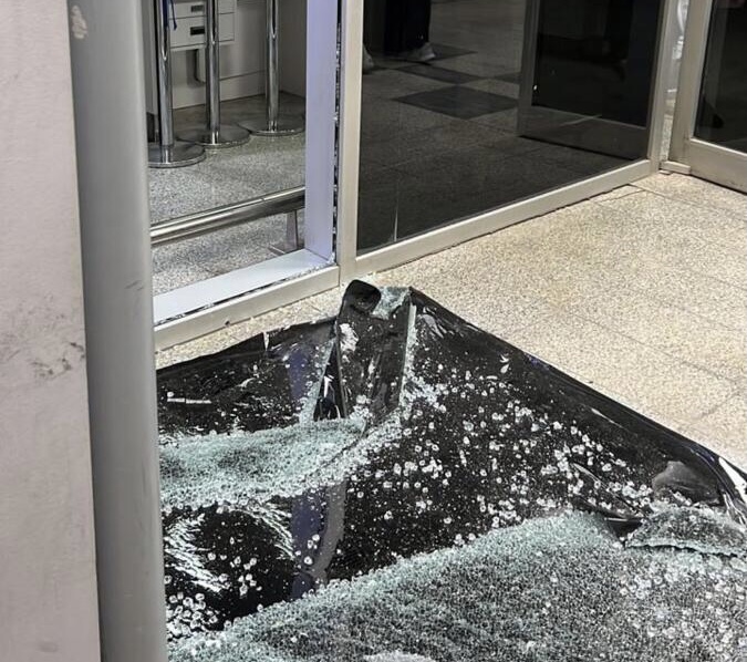 சவூதியை நோக்கி ஹவுதி கிளர்ச்சியாளர்கள் நடத்திய ட்ரோன் தாக்குதல்…!! 12 பேர் காயம்..!!