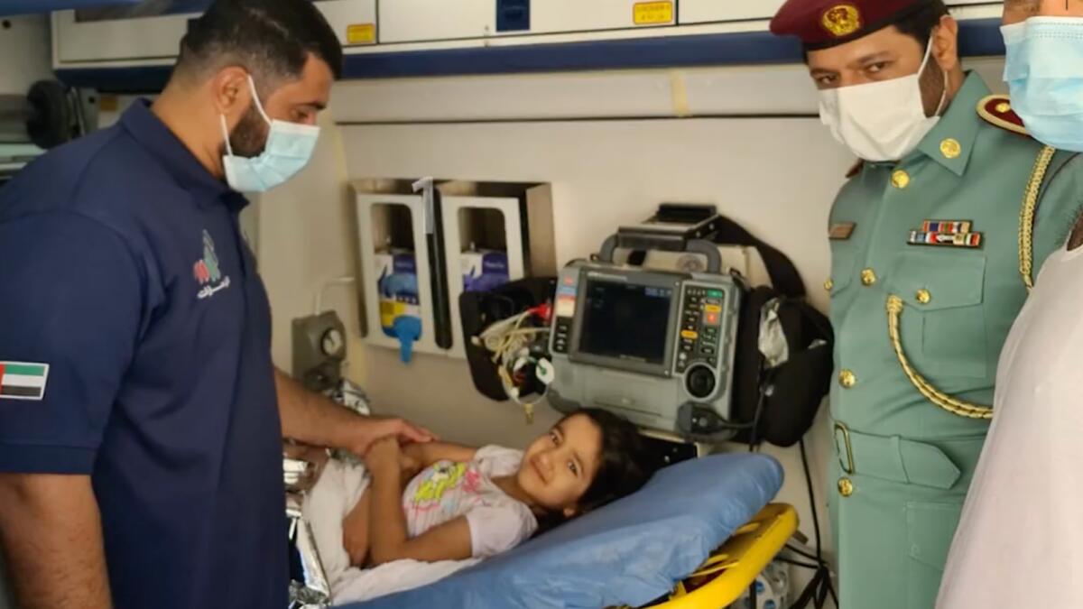 UAE: கிணற்றில் விழுந்த 6 வயது சிறுமி… தீப்பிடித்து எரிந்த வில்லாவில் சிக்கிய தாய் மற்றும் 2 மாத குழந்தை.. பத்திரமாக மீட்ட பாதுகாப்புக்குழு…!!