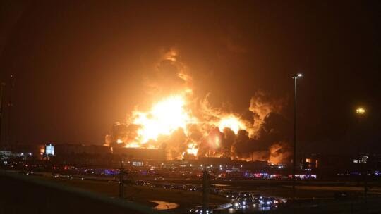 சவூதியை நோக்கி தாக்குதல் நடத்திய ஹவுதி… பொதுமக்கள் வீடு, வாகனம் சேதம்.. கண்டனங்கள் தெரிவிக்கும் உலக நாடுகள்…!!