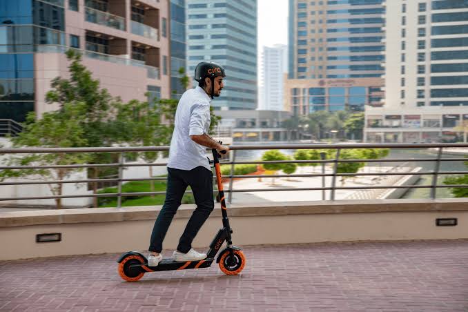 UAE: ஸ்கூட்டர், சைக்கிள், எலக்ட்ரிக் பைக் ஓட்டுவதற்கான புதிய விதிமுறைகளை அறிவித்த அபுதாபி…!!