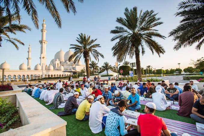 UAE ரமலான் 2022: துவங்கும் நாள், நோன்பிருக்கும் நேரம், வேலை நேரம், விடுமுறை நாட்கள் பற்றிய தொகுப்பு…!!