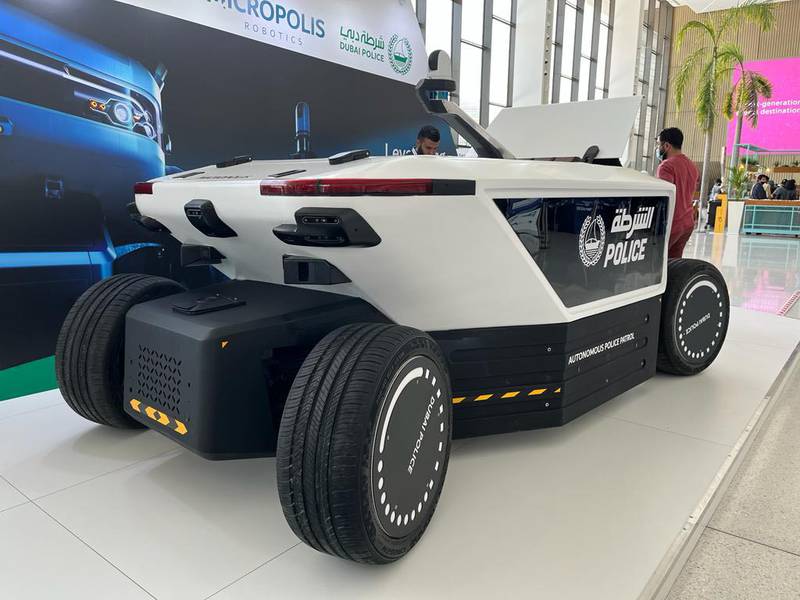 UAE: வேற லெவல் ரோந்து வாகனத்தை அறிமுகப்படுத்திய துபாய் போலீஸ்.. துபாய் சாலைகளில் இனி இதுதான் ட்ரெண்டு..!!