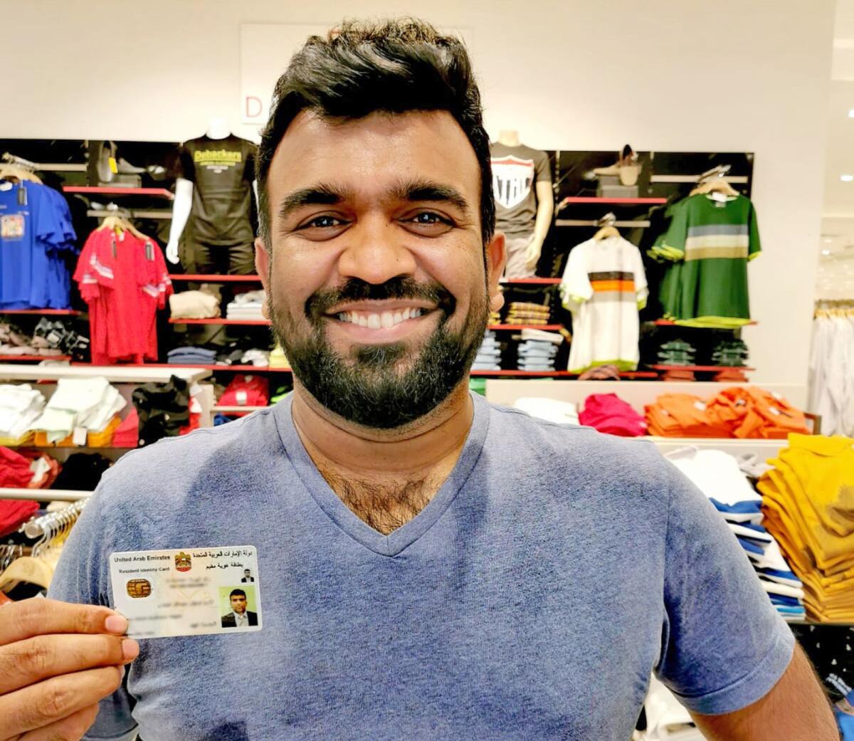 பாஸ்போர்ட்டில் ரெசிடென்ஸி ஸ்டிக்கர் இல்லாமல் அமீரக விசா பெற்ற முதல் இந்தியர்..!!