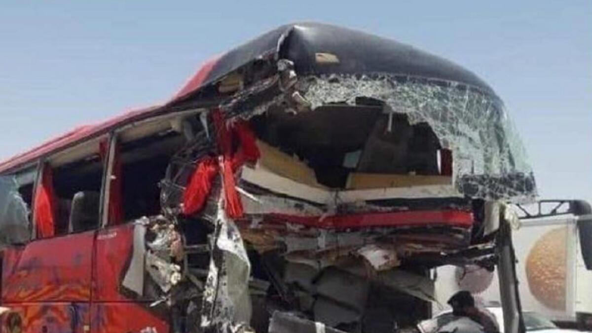 சவூதி: உம்ரா சென்ற வழிபாட்டாளர்கள் பயணித்த பேருந்தும் டிரக்கும் மோதியதில் 8 பேர் உயிரிழப்பு..!! 45 பேர் காயம்..!!