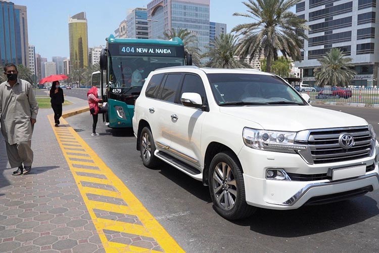UAE: வாகன ஓட்டிகளே கவனம்.. இனி இங்கே வாகனத்தை நிறுத்தினால் 2,000 திர்ஹம்ஸ் அபராதம்..!!