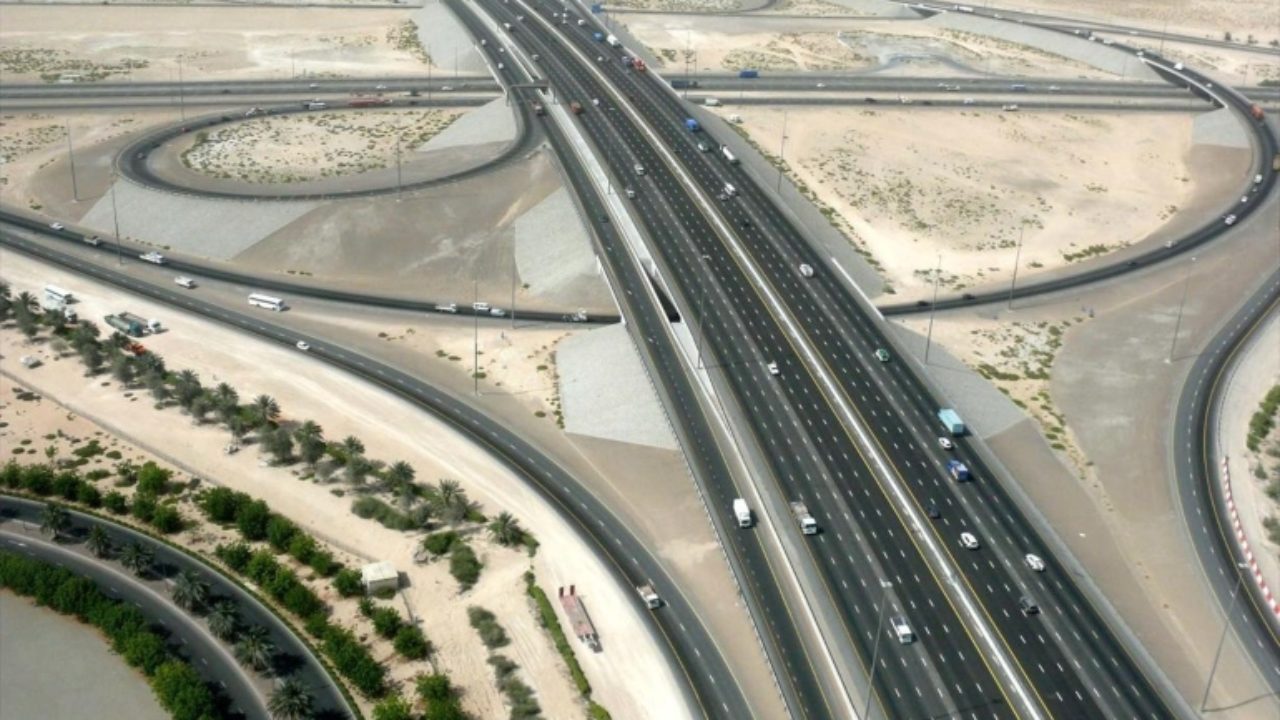 UAE: வாகன ஓட்டிகளின் கவனத்திற்கு.. 16 பிரதான சாலைகளின் வேக வரம்பில் மாற்றம்.. அறிவிப்பை வெளியிட்ட எமிரேட்..!