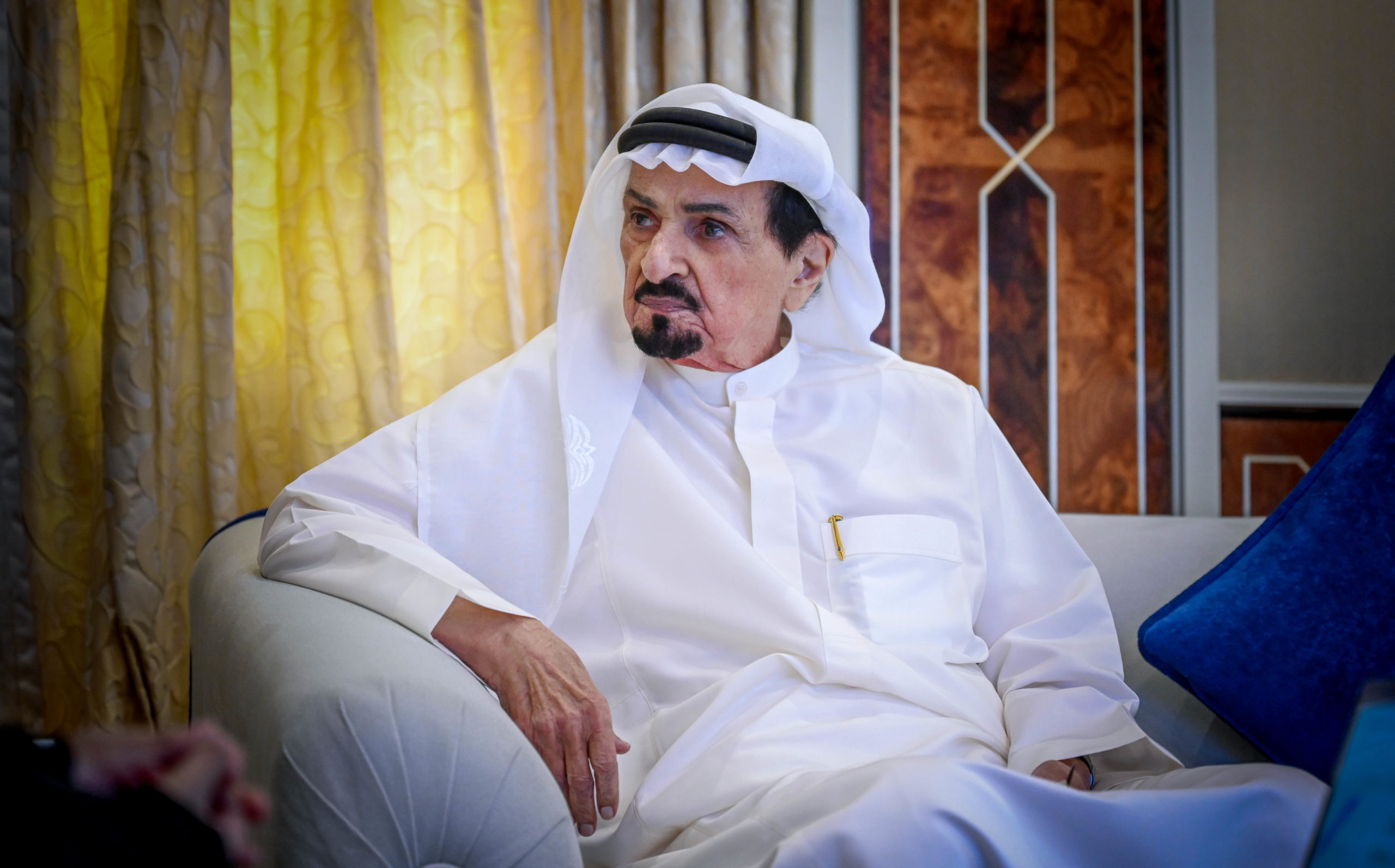 UAE: உயர்நிலைப் பள்ளி பொதுத்தேர்வில் 99.14 சதவீதம் பெற்ற மாணவிக்கு உதவிய அஜ்மான் ஆட்சியாளர்..!