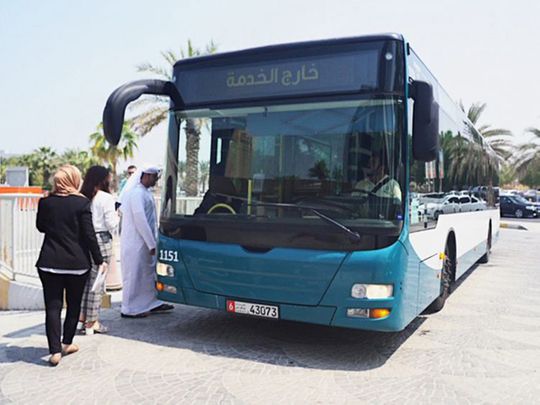 UAE: பிளாஸ்டிக் பாட்டில்களை மறுசுழற்சி செய்து அபுதாபி பேருந்தில் இலவசமாக பயணிப்பது எப்படி.? விபரம் உள்ளே..!