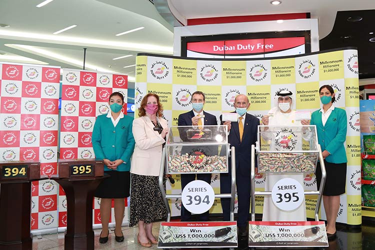 UAE: துபாய் DUTY FREE டிராவில் 1 மில்லியன் டாலர் வென்று அசத்திய இந்தியர்..!
