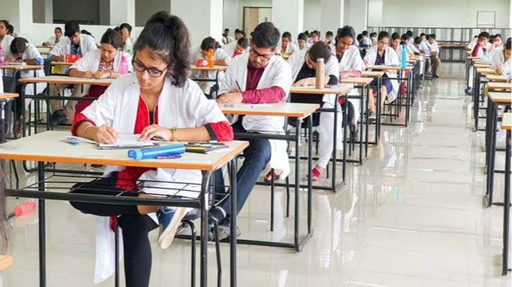 அமீரகத்தில் இருக்கும் இந்திய மாணவர்களின் கவனத்திற்கு.. NEET தேர்வு குறித்து முக்கிய தகவல்..!