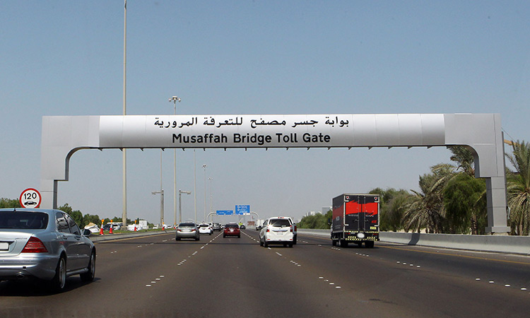 UAE: அபுதாபி வாகன ஓட்டிகளின் கவனத்திற்கு..  இன்று முதல் வெள்ளிக்கிழமைகளில் பார்க்கிங், டோல் கட்டணம் செலுத்த உத்தரவு..!