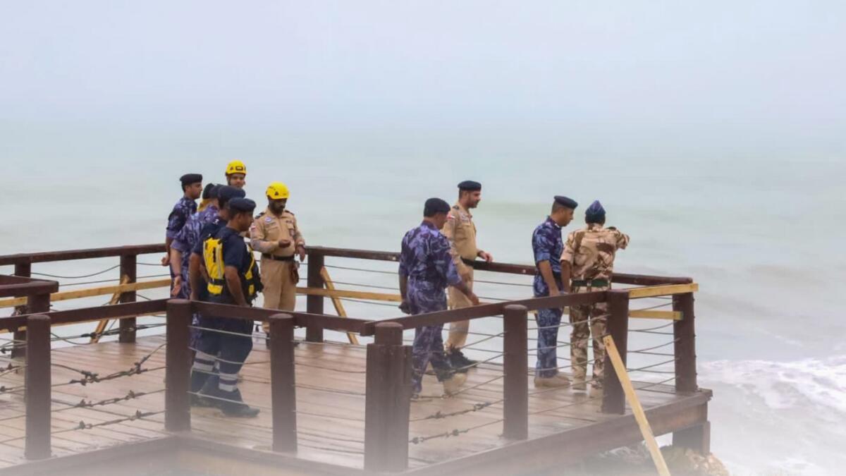 துபாயில் வசிக்கும் இந்தியர் ஒருவரும் அவரது 6 வயது மகனும் ஓமன் கடற்கரையில் மூழ்கி பரிதாபமாக பலி..!
