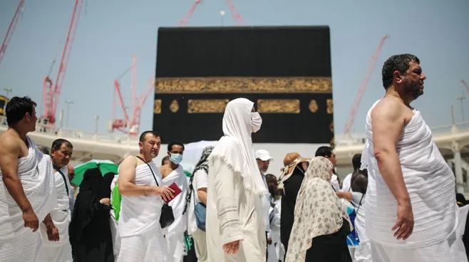 UAE: ஹஜ் செய்துவிட்டு அமீரகம் திரும்பும் யாத்திரிகள் 7 நாட்கள் வீட்டிலேயே தனிமைப்படுத்திக்கொள்ள NCEMA உத்தரவு..!