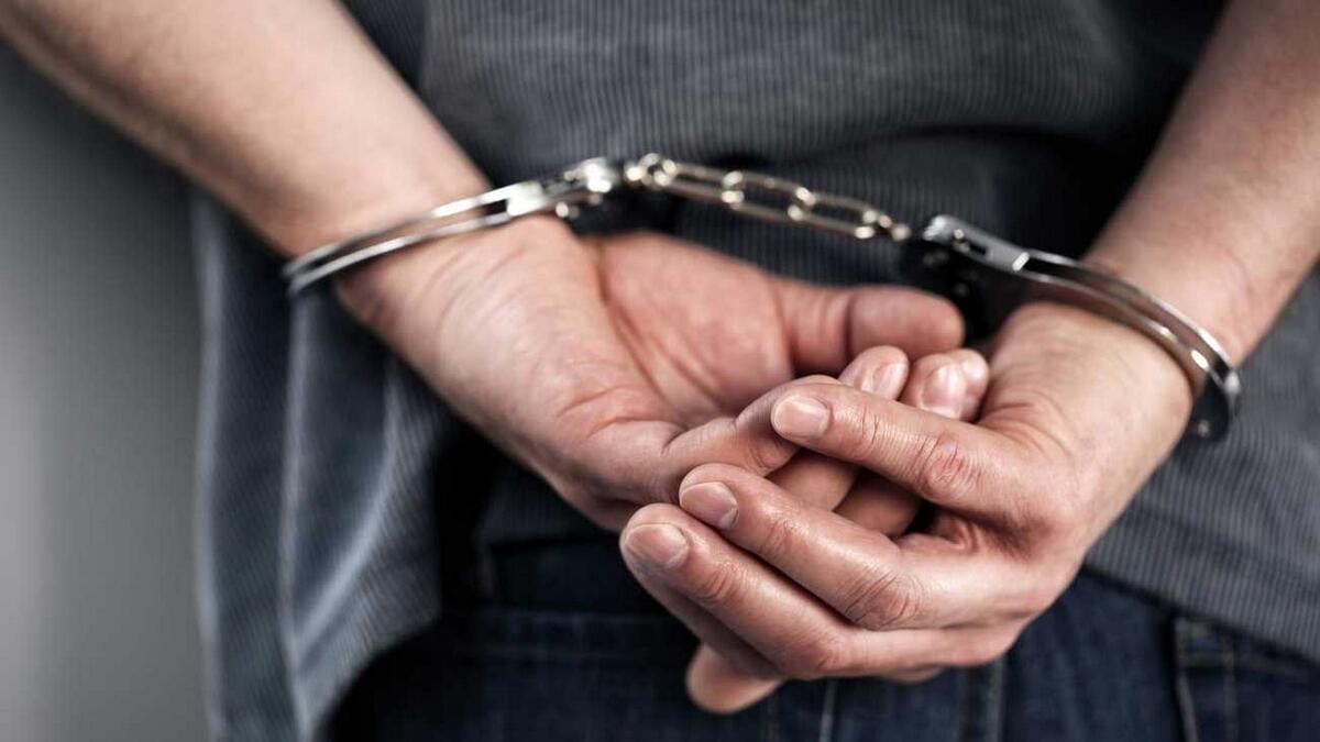 UAE: துபாயில் காவல்துறையினருக்கு பயந்து தப்பியோடிய நபரை அறைந்த பாதுகாவலருக்கு சிறை தண்டனை..!