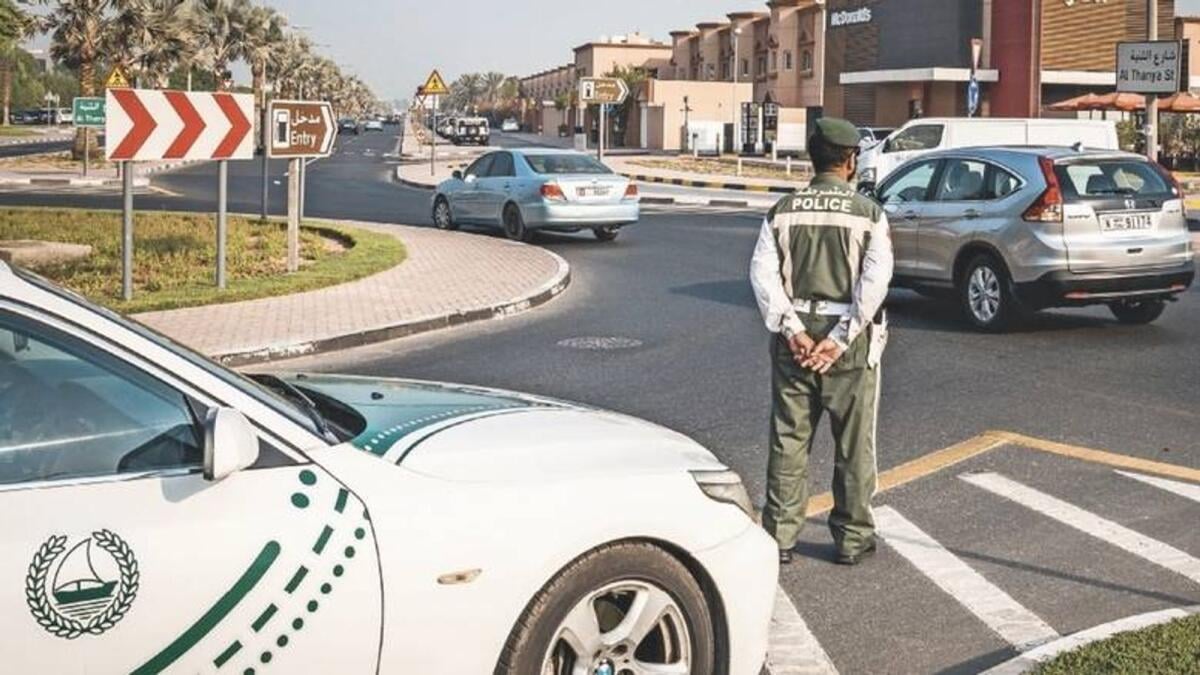 UAE: துபாயில் பூட்டிய வாகனங்களில் இருந்து 36 குழந்தைகள் மீட்பு.. பெற்றோர்களுக்கு காவல்துறை எச்சரிக்கை..!