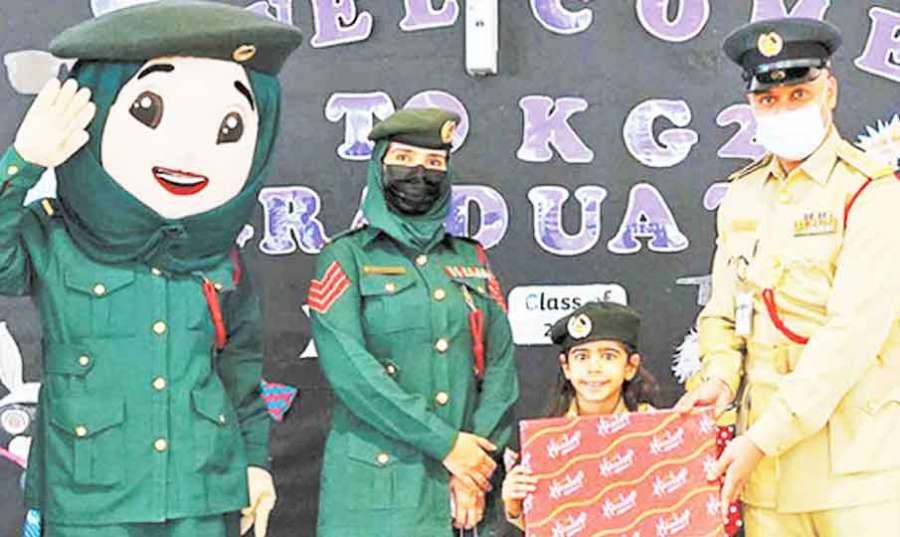 UAE: பிறந்த நாளன்று சிறுமியின் ஆசையை நிறைவேற்றிய துபாய் போலீசார்..!