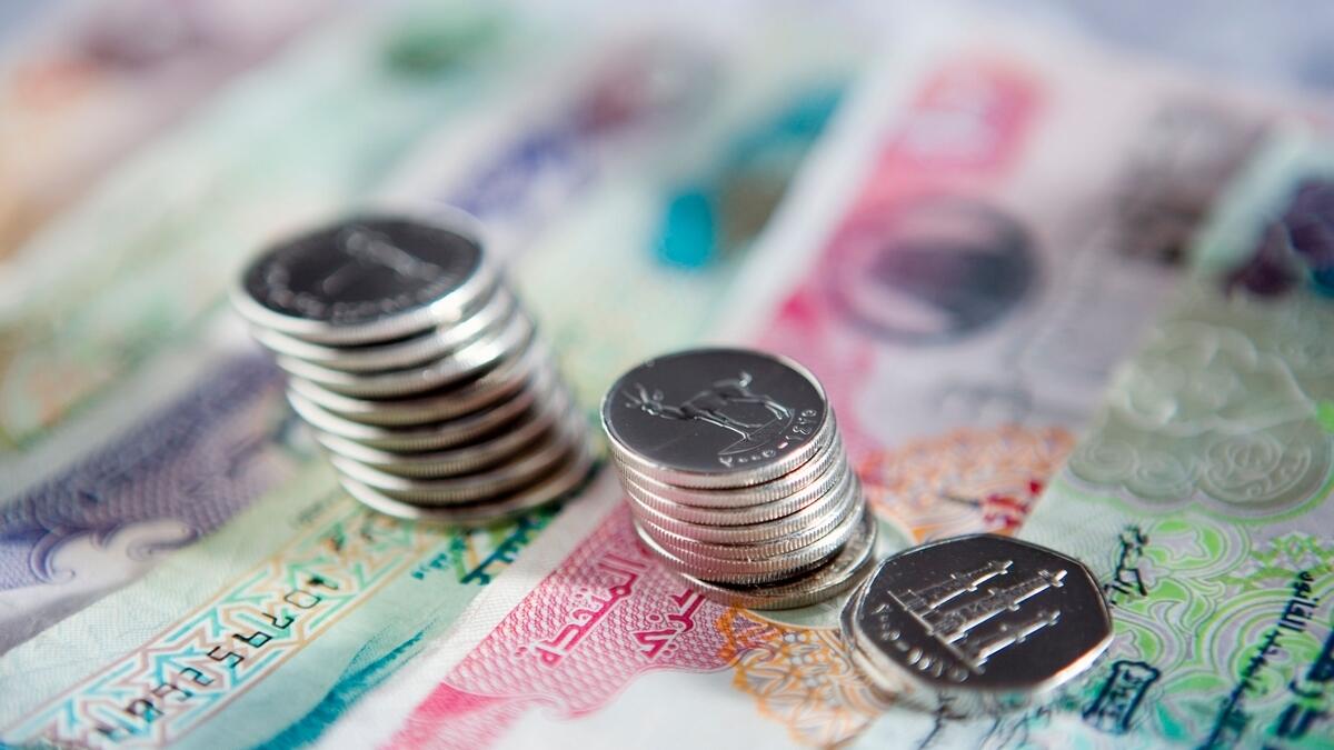 UAE: நிறுவனங்கள் 15 நாட்களுக்குள் தொழிலாளிக்கு சம்பளம் வழங்க வேண்டும்.. MOHRE உத்தரவு..!