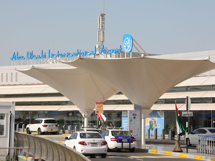 UAE: அபுதாபி விமான நிலைய போக்குவரத்து சேவையில் முதலிடத்தை பிடித்த இந்திய பயணிகள்..!