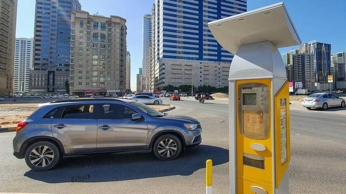 UAE: ‘கச்சா பார்க்கிங்கில்’ வாகனங்களை நிறுத்தினால் நடவடிக்கை..!! ஷார்ஜா முனிசிபாலிட்டி எச்சரிக்கை..!!
