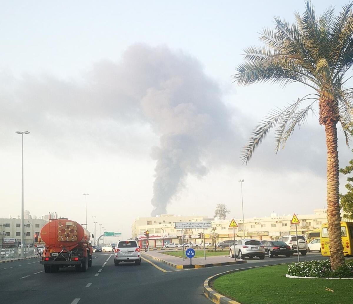UAE: ஷார்ஜாவின் தொழில்துறை பகுதியில் இன்று ஏற்பட்ட தீவிபத்து.. பொருட்கள் அனைத்தும் சேதம்..!!