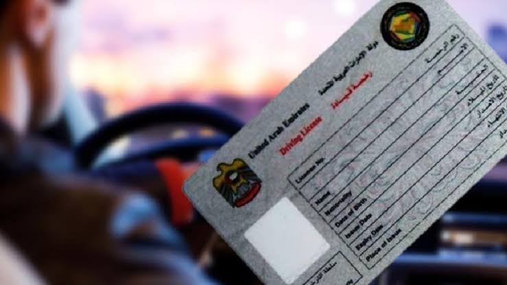 துபாய்: விசிட் விசாவில் இருப்பவர்கள் காலாவதியான டிரைவிங் லைசென்ஸை புதுப்பிக்க முடியுமா..?? RTA கூறுவது என்ன..??