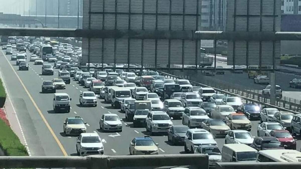 UAE: வாகன பார்க்கிங் கட்டணம், டோல் கேட் செயல்படும் நேரங்களில் மாற்றம்.. அறிவிப்பை வெளியிட்டுள்ள அபுதாபி..!!