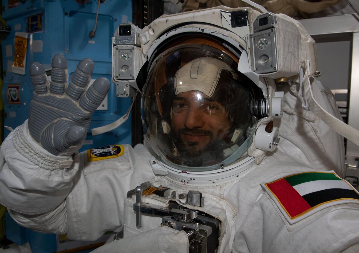 UAE: விண்வெளியில் நடந்த முதல் அரபு நாட்டவர்.. வரலாற்று சாதனை படைத்த எமிராட்டி விண்வெளி வீரர் சுல்தான் அல்நேயாதி..!!
