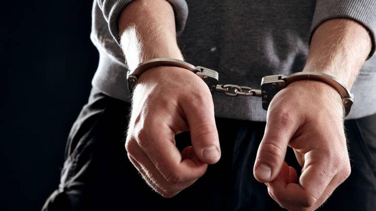 கார் ஷோரூமில் எமிராட்டி சமூகத்தை அவமதிக்கும் வகையில் வீடியோ வெளியிட்ட நபர் அதிரடி கைது!! – நீங்க பாத்திங்களா அந்த வீடியோவ..!!.