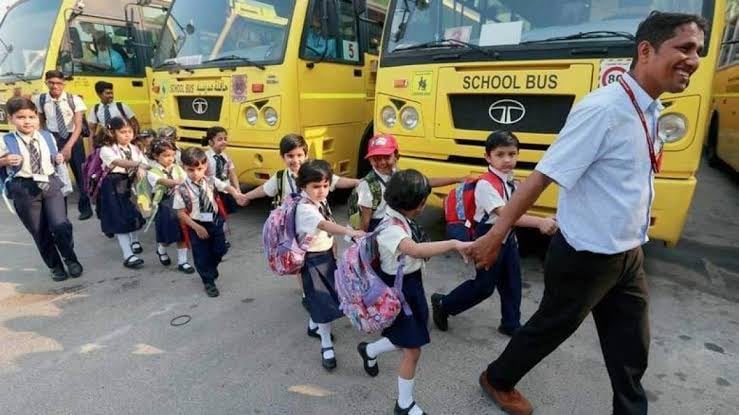 UAE: பள்ளி திறப்பை முன்னிட்டு அரசு வேலை பார்க்கும் பெற்றோர்கள் 3 மணி நேரம் இடைவெளி எடுத்துக்கொள்ள அனுமதி..!!